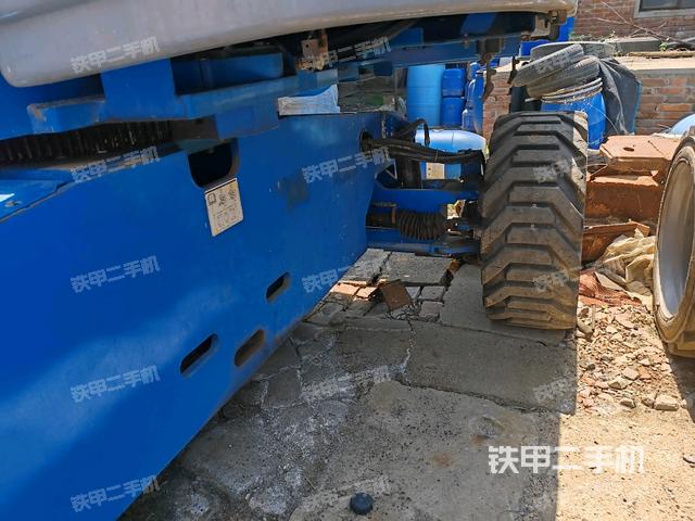 左驅(qū)動輪/左后輪（行走機構(gòu)）