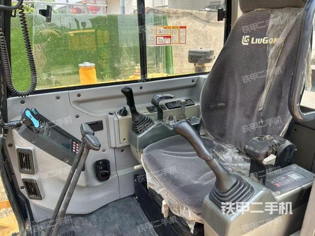 驾驶室整体（整机外观）