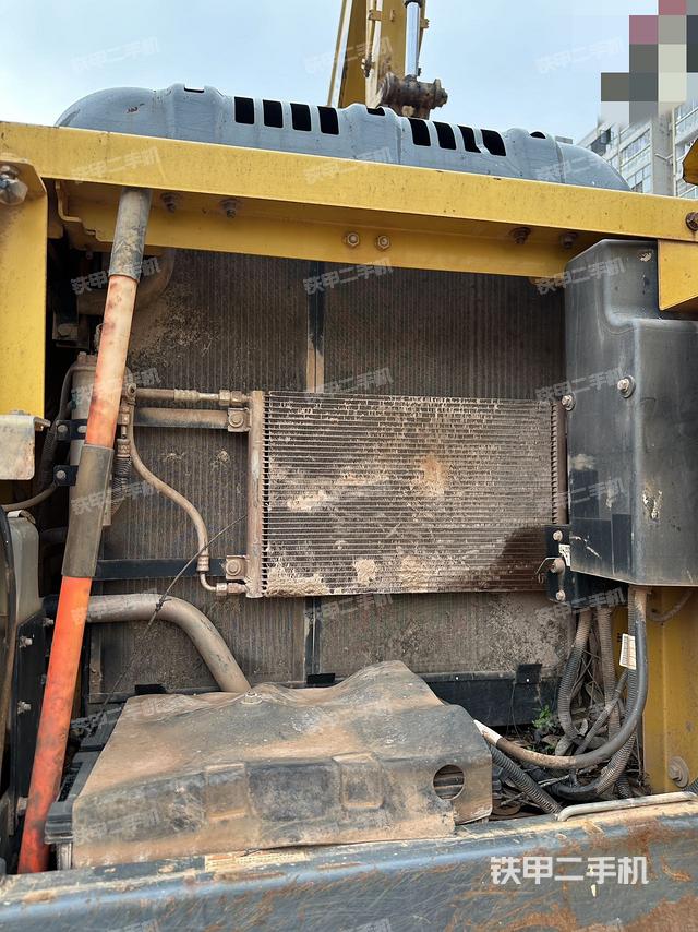 驾驶室顶部（整机外观）