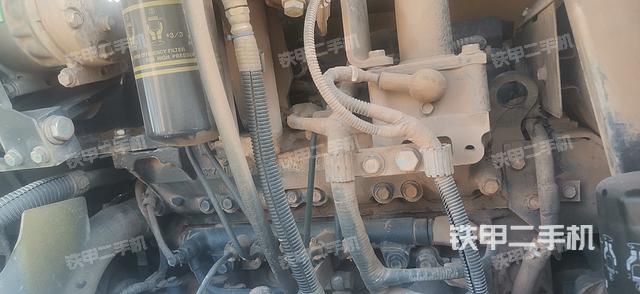 回转马达和主控阀（整机外观）