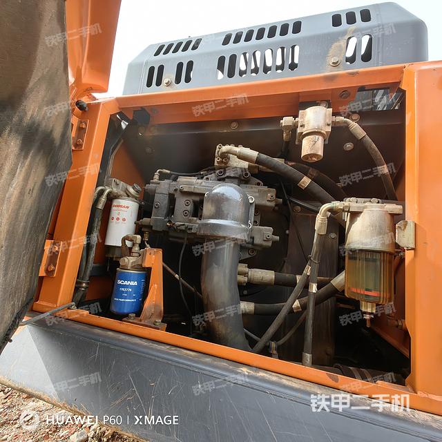 液压泵舱室正面整体（整机外观）