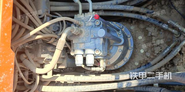 回转马达和主控阀（整机外观）