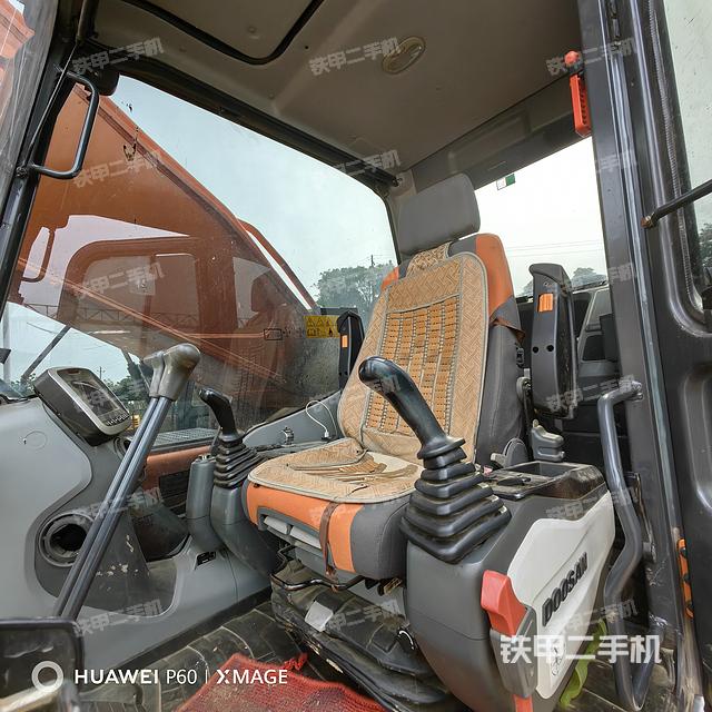 驾驶室整体（整机外观）