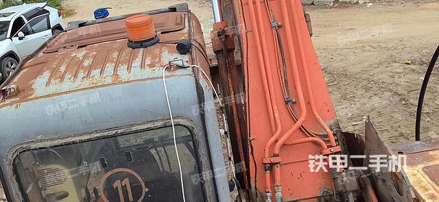 驾驶室顶部（整机外观）