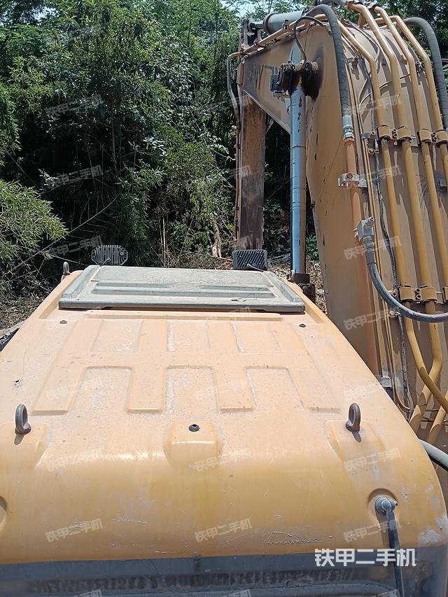 驾驶室顶部（整机外观）