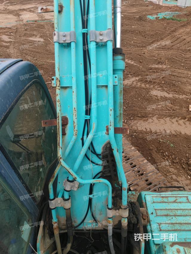 大臂背部俯視(工作和回轉(zhuǎn)裝置) 大臂背部俯視(工作和回轉(zhuǎn)裝置)