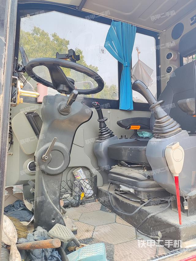 驾驶室整体（整机外观）