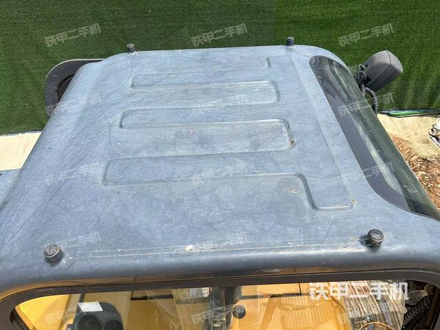 驾驶室顶部（整机外观）