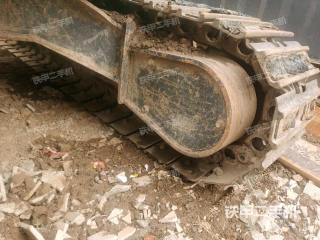 右側(cè)履帶整體?(行走機(jī)構(gòu)) 右側(cè)履帶整體?(行走機(jī)構(gòu))