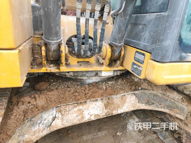 大臂根部?斜視(工作和回轉(zhuǎn)裝置) 大臂根部?斜視(工作和回轉(zhuǎn)裝置)