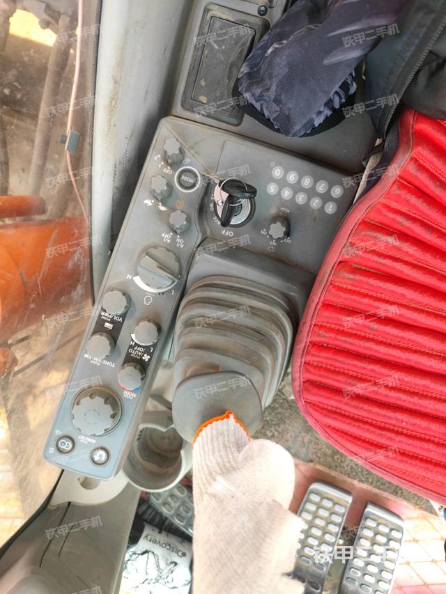 座椅左側(cè)控制臺(tái)/音響/含左手柄（駕駛室部分）