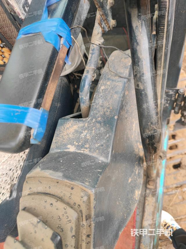 座椅左側(cè)控制臺/音響/含左手柄(駕駛室部分) 座椅左側(cè)控制臺/音響/含左手柄(駕駛室部分)