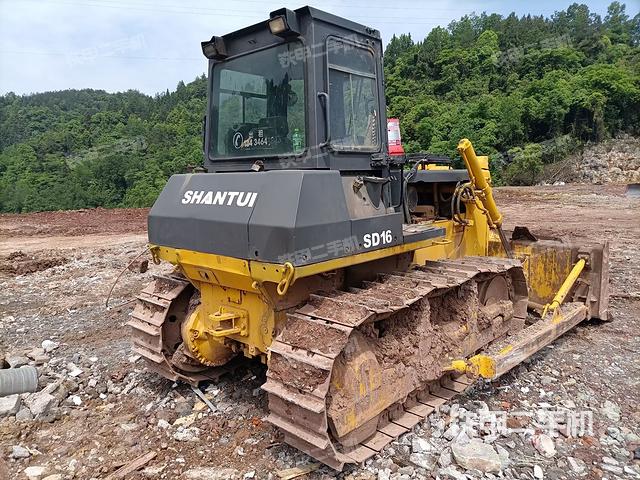 整机右后45°（设备外观及核心部件）