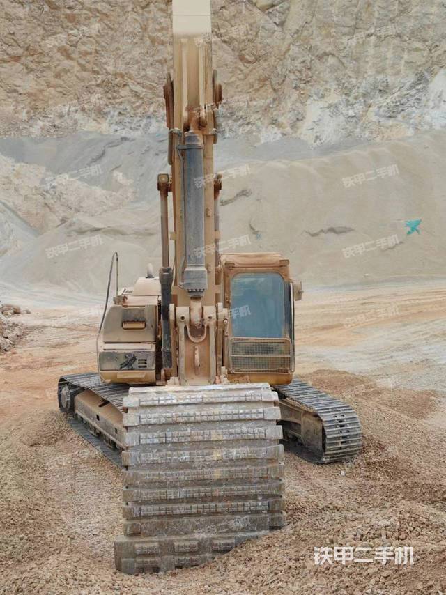 驾驶室顶部（整机外观）