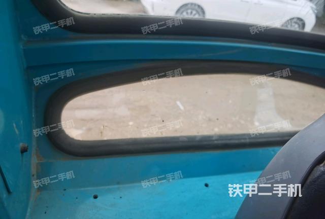 行走控制手柄和踏板?俯拍(駕駛室部分) 行走控制手柄和踏板?俯拍(駕駛室部分)