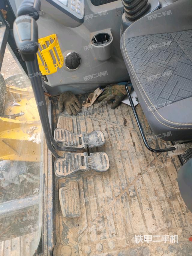 后窗玻璃角標(biāo)（駕駛室部分）