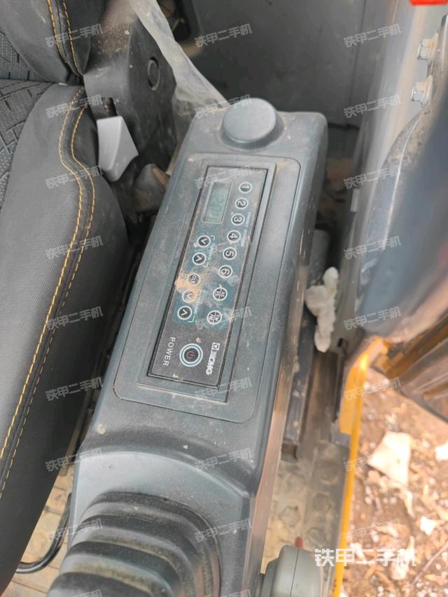 座椅右側(cè)控制臺(tái)/鑰匙門(mén)/油門(mén)/含右手柄（駕駛室部分）