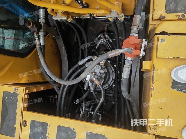 回转马达和主控阀（整机外观）