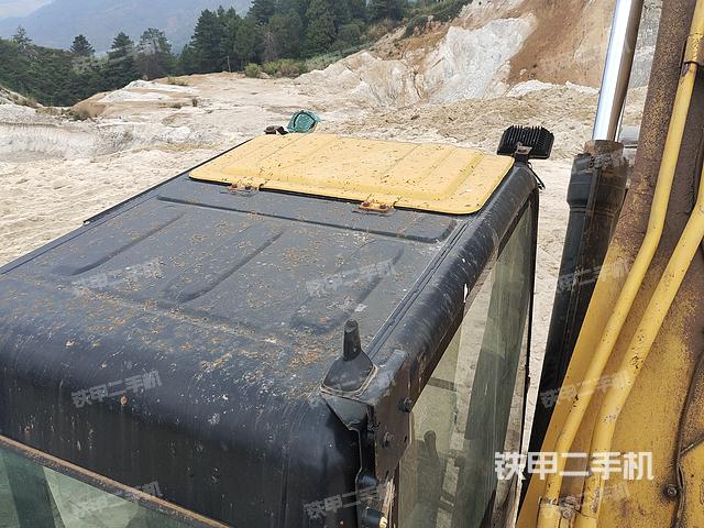 驾驶室顶部（整机外观）