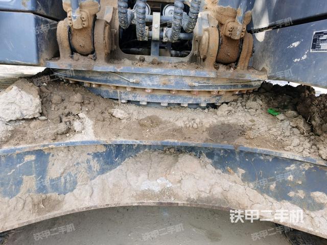 轉(zhuǎn)盤和下車架正前(工作和回轉(zhuǎn)裝置) 轉(zhuǎn)盤和下車架正前(工作和回轉(zhuǎn)裝置)