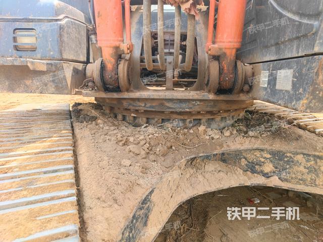 大臂油缸整體?豎拍（工作和回轉(zhuǎn)裝置）