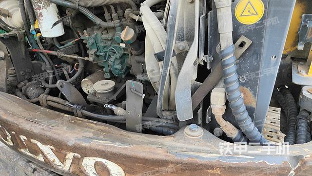 回转马达和主控阀（整机外观）