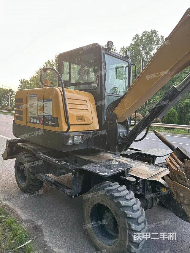 驾驶室顶部（整机外观）