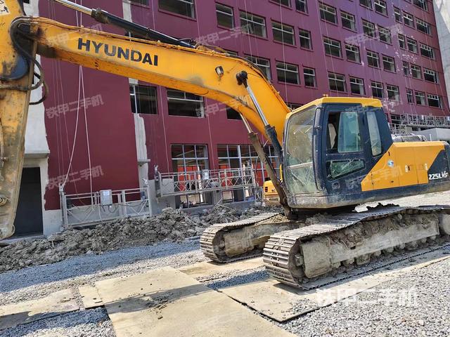 现代R225-7挖掘机