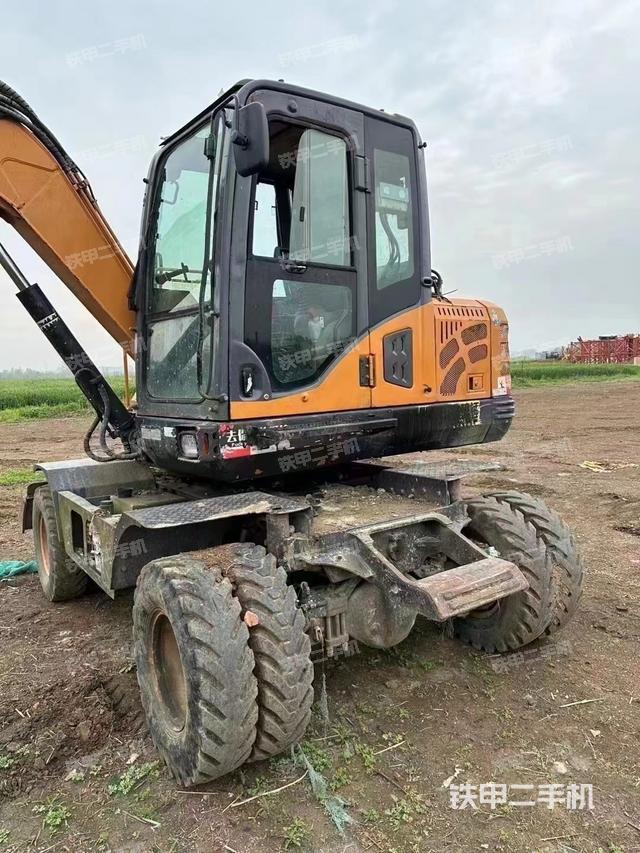 驾驶室顶部（整机外观）