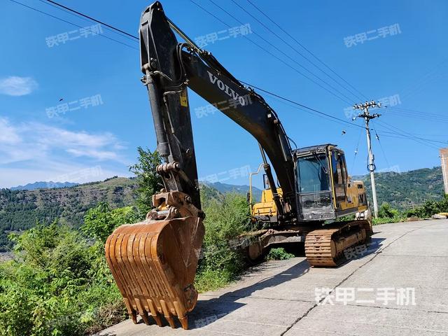 沃尔沃EC220D挖掘机