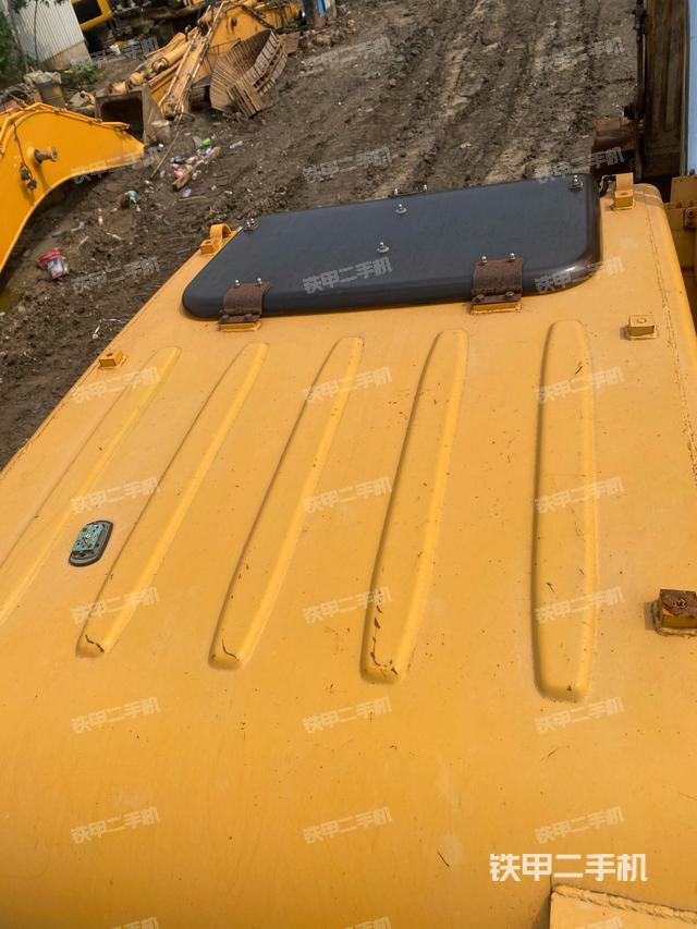 驾驶室顶部（整机外观）