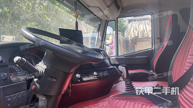 驾驶室操作台（设备外观及核心部件）