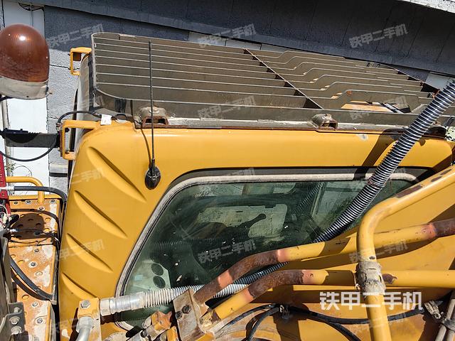 驾驶室顶部（整机外观）