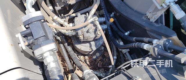 回转马达和主控阀（整机外观）