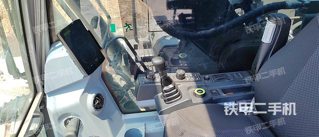 驾驶室整体（整机外观）