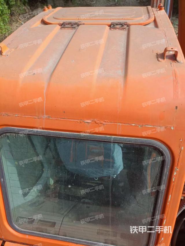 驾驶室顶部（整机外观）