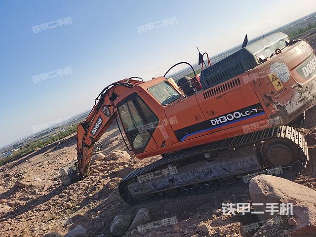 单侧履带整体（整机外观）