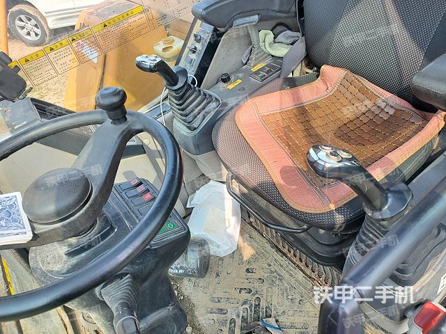 驾驶室整体（整机外观）