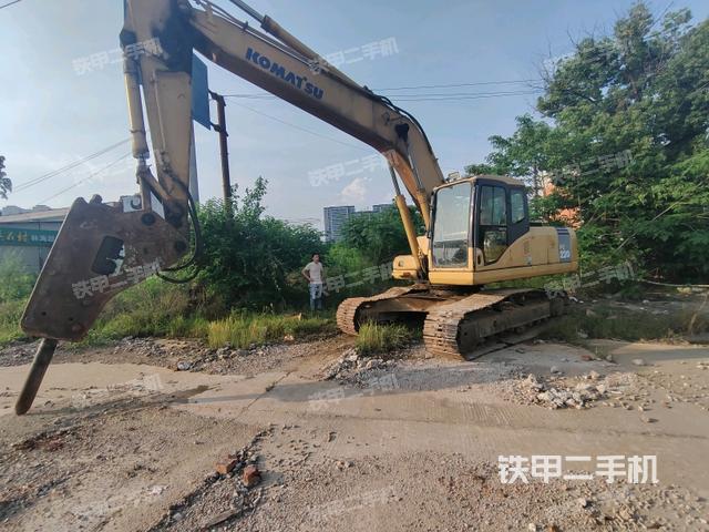 小松PC220-7挖掘机