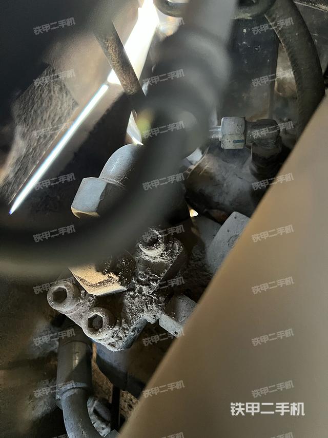 回转马达和主控阀（整机外观）