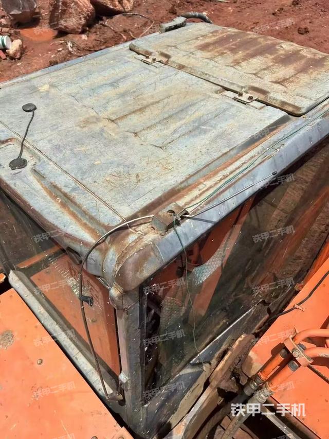 驾驶室顶部（整机外观）