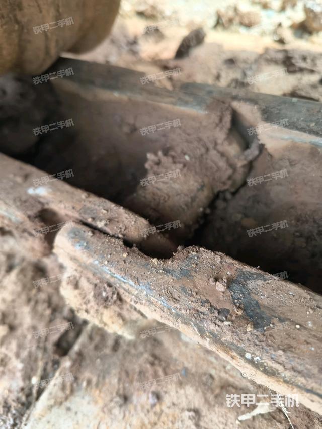 右驅(qū)動輪（行走機(jī)構(gòu)）