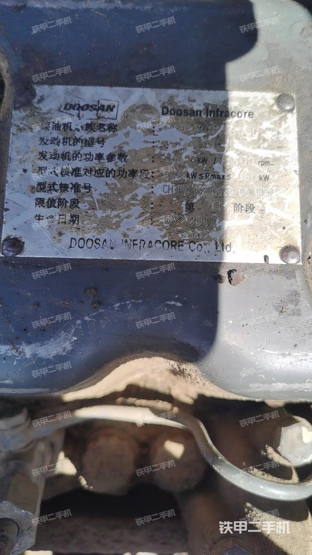 驾驶室顶部（整机外观）