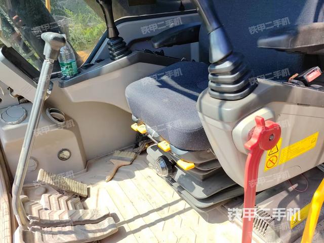 驾驶室整体（整机外观）