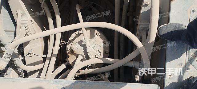 回转马达和主控阀（整机外观）