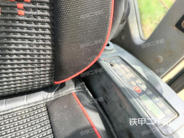 座椅左側(cè)控制臺/音響/含左手柄(駕駛室部分) 座椅左側(cè)控制臺/音響/含左手柄(駕駛室部分)