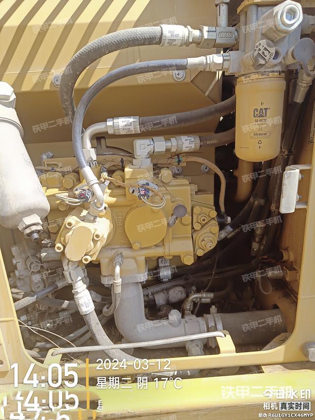 液压泵舱室正面整体（整机外观）