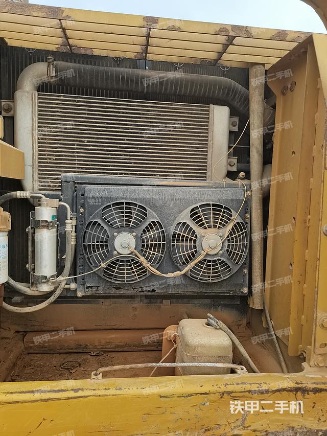 驾驶室顶部（整机外观）