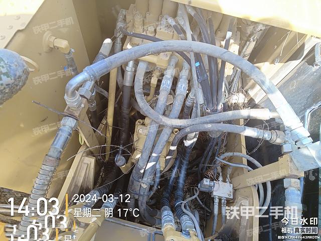 回转马达和主控阀（整机外观）