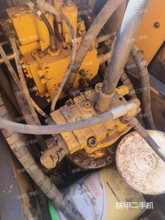 回转马达和主控阀（整机外观）